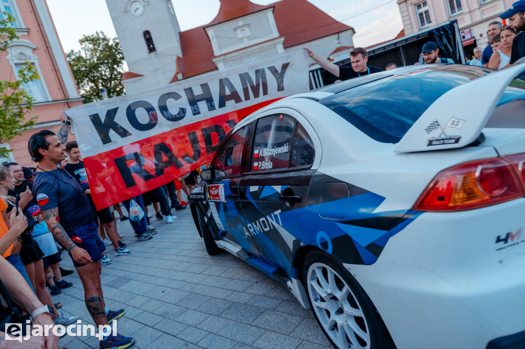  3. RALLY and RACE Rajdu Jarocińskiego. Sobota na rynku pełna emocji i klasyki motoryzacji