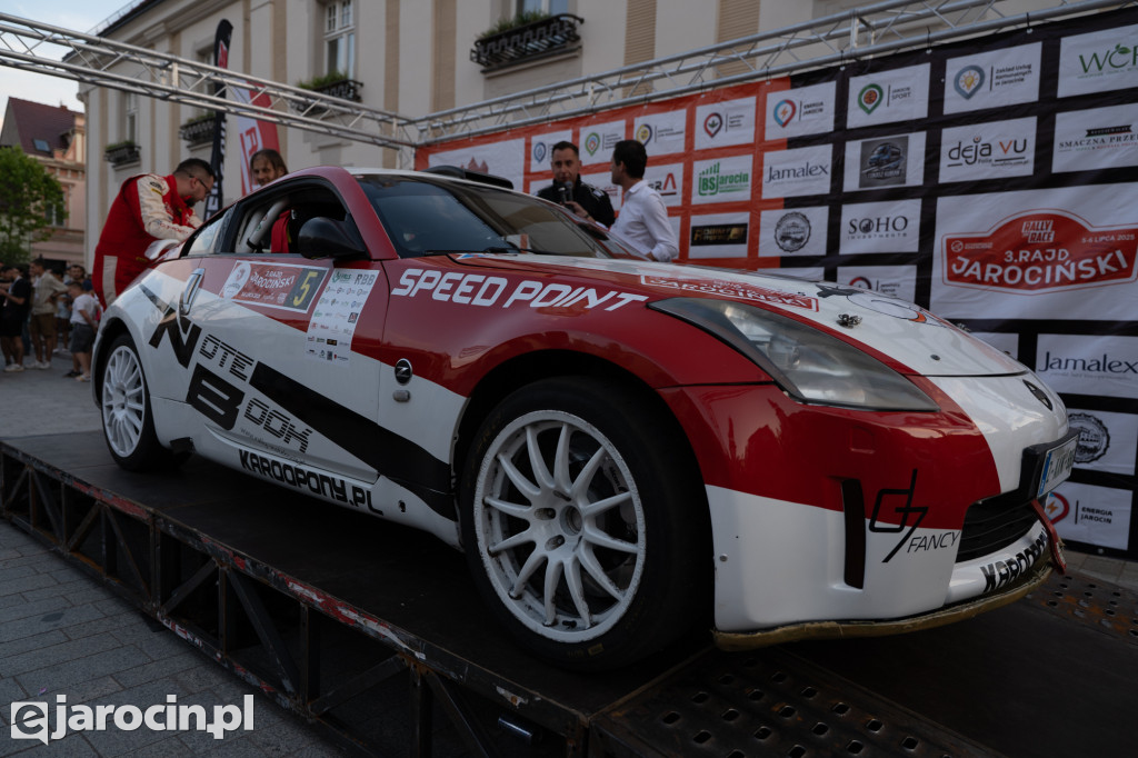  3. RALLY and RACE Rajdu Jarocińskiego. Sobota na rynku pełna emocji i klasyki motoryzacji
