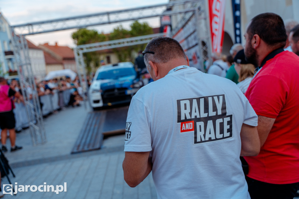  3. RALLY and RACE Rajdu Jarocińskiego. Sobota na rynku pełna emocji i klasyki motoryzacji