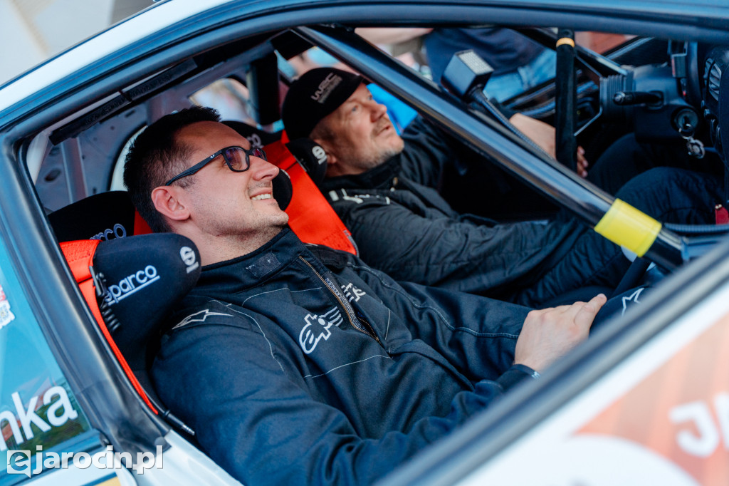  3. RALLY and RACE Rajdu Jarocińskiego. Sobota na rynku pełna emocji i klasyki motoryzacji