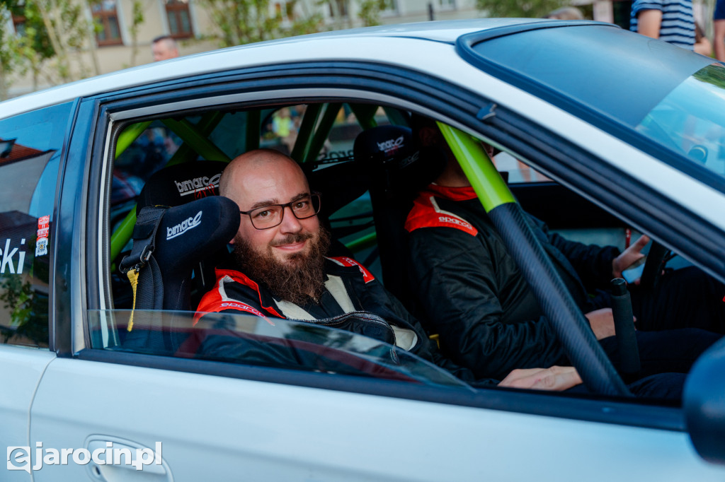  3. RALLY and RACE Rajdu Jarocińskiego. Sobota na rynku pełna emocji i klasyki motoryzacji