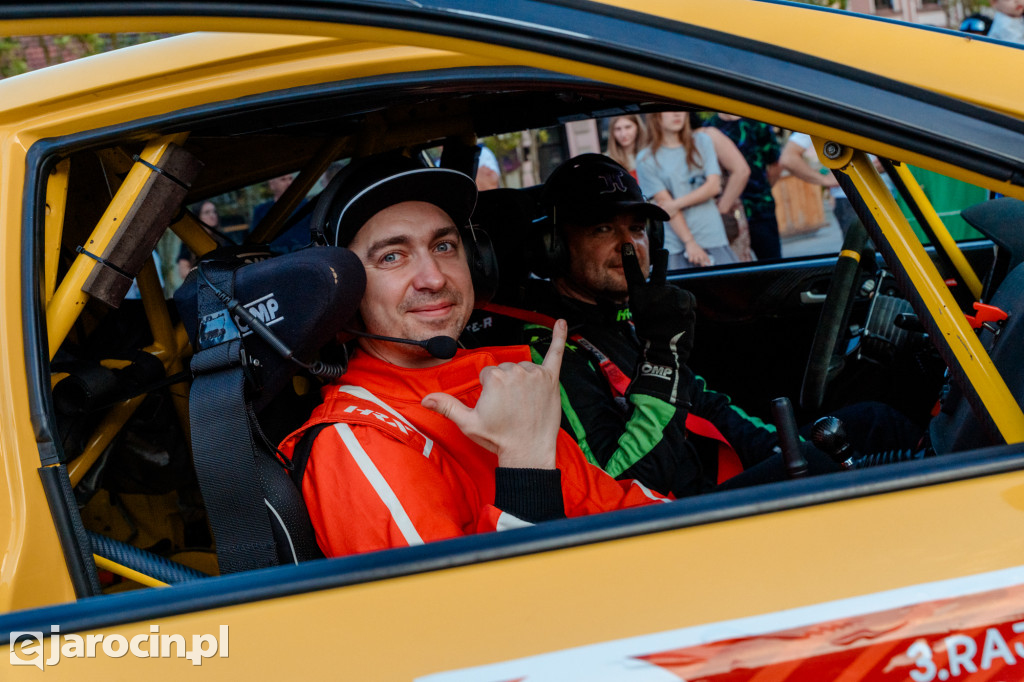  3. RALLY and RACE Rajdu Jarocińskiego. Sobota na rynku pełna emocji i klasyki motoryzacji