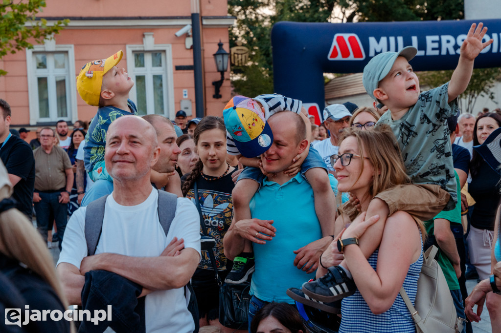 3. RALLY and RACE Rajdu Jarocińskiego. Sobota na rynku pełna emocji i klasyki motoryzacji