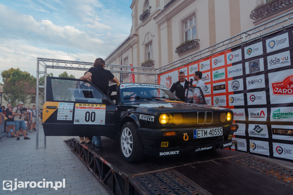  3. RALLY and RACE Rajdu Jarocińskiego. Sobota na rynku pełna emocji i klasyki motoryzacji