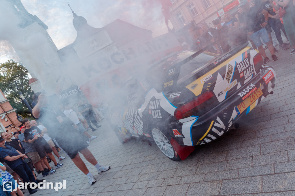  3. RALLY and RACE Rajdu Jarocińskiego. Sobota na rynku pełna emocji i klasyki motoryzacji