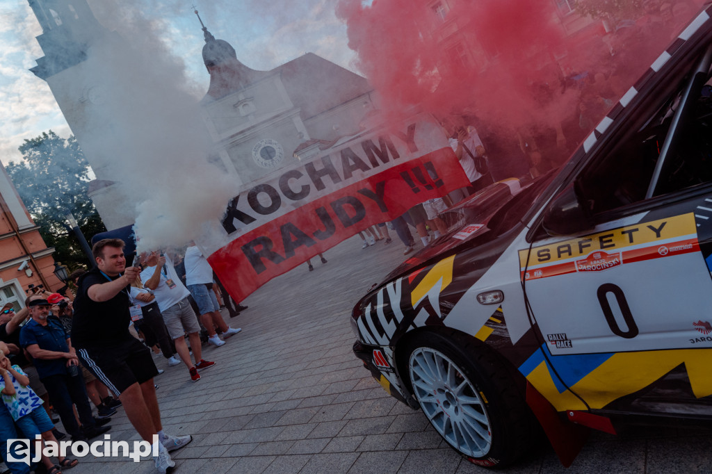  3. RALLY and RACE Rajdu Jarocińskiego. Sobota na rynku pełna emocji i klasyki motoryzacji