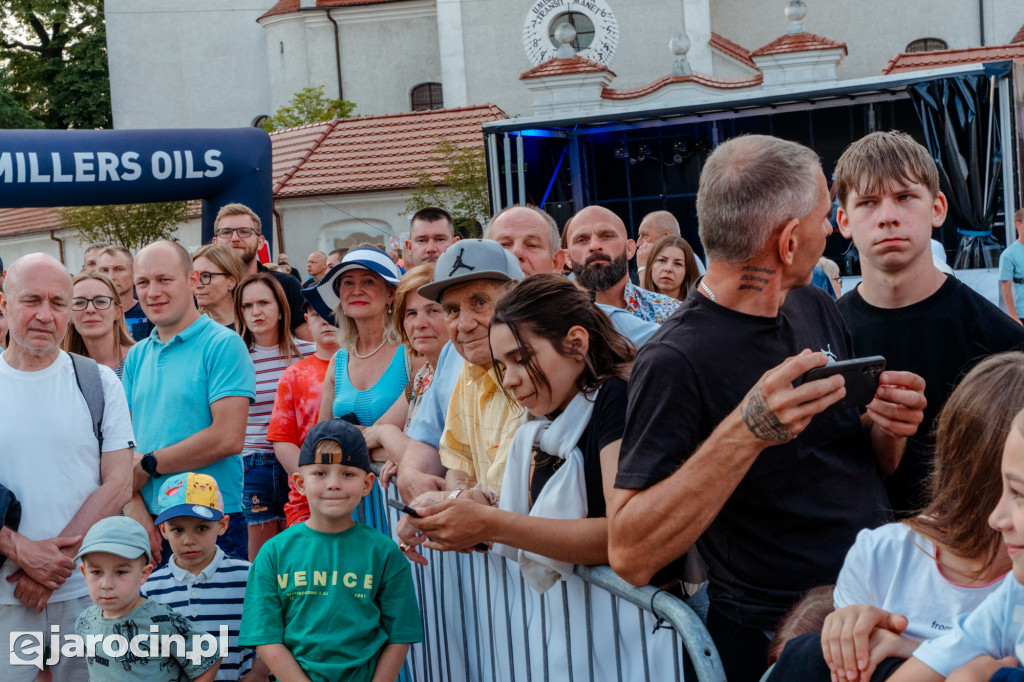  3. RALLY and RACE Rajdu Jarocińskiego. Sobota na rynku pełna emocji i klasyki motoryzacji