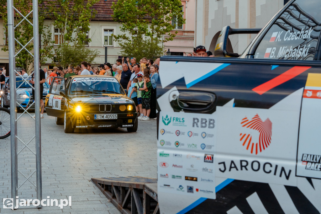 3. RALLY and RACE Rajdu Jarocińskiego. Sobota na rynku pełna emocji i klasyki motoryzacji