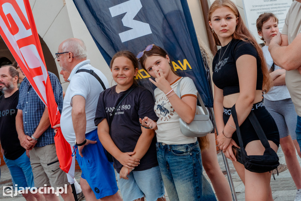  3. RALLY and RACE Rajdu Jarocińskiego. Sobota na rynku pełna emocji i klasyki motoryzacji