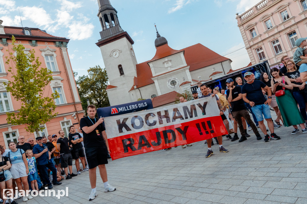  3. RALLY and RACE Rajdu Jarocińskiego. Sobota na rynku pełna emocji i klasyki motoryzacji