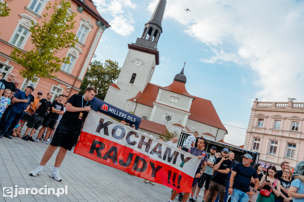  3. RALLY and RACE Rajdu Jarocińskiego. Sobota na rynku pełna emocji i klasyki motoryzacji