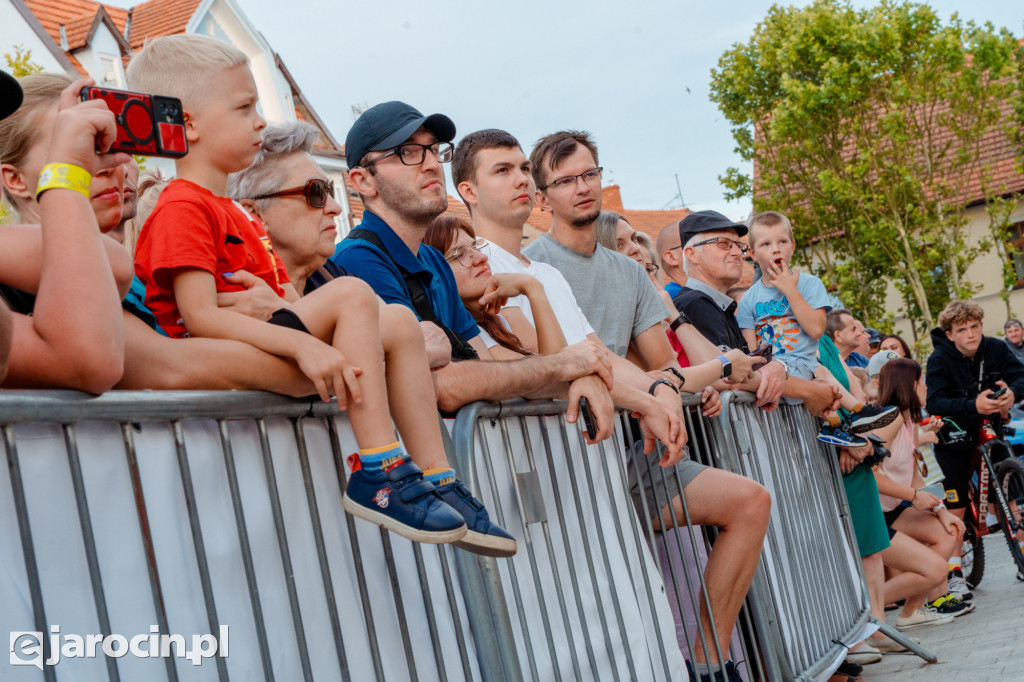  3. RALLY and RACE Rajdu Jarocińskiego. Sobota na rynku pełna emocji i klasyki motoryzacji
