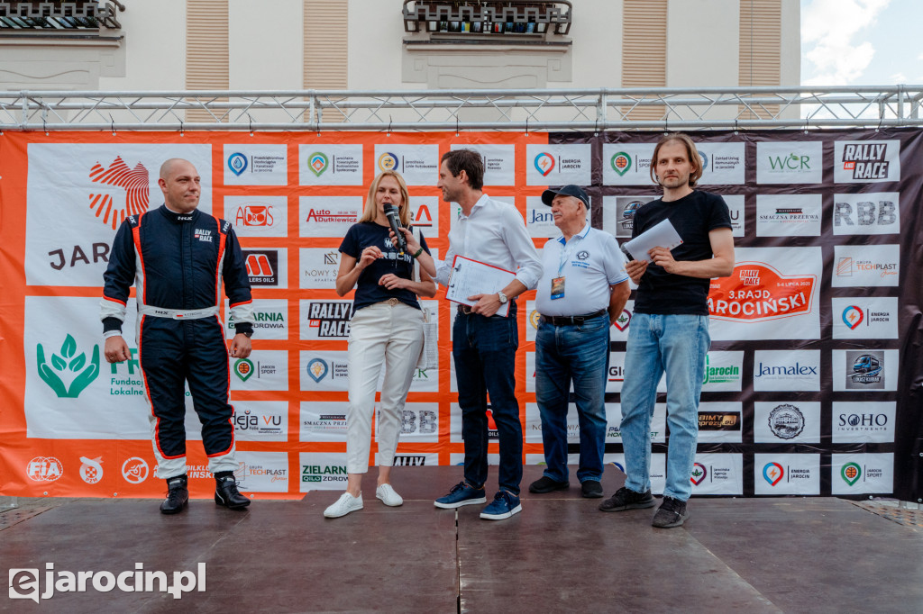  3. RALLY and RACE Rajdu Jarocińskiego. Sobota na rynku pełna emocji i klasyki motoryzacji