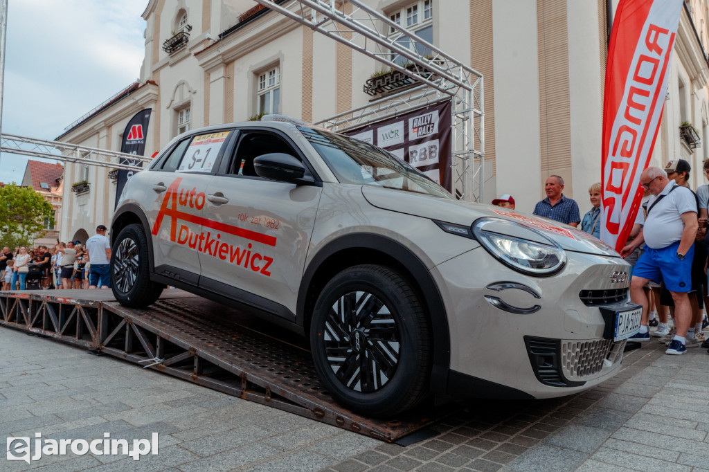  3. RALLY and RACE Rajdu Jarocińskiego. Sobota na rynku pełna emocji i klasyki motoryzacji