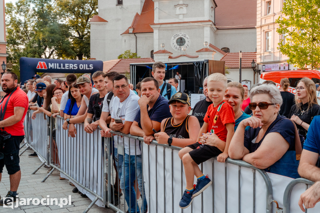  3. RALLY and RACE Rajdu Jarocińskiego. Sobota na rynku pełna emocji i klasyki motoryzacji