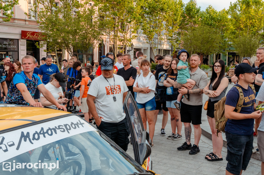  3. RALLY and RACE Rajdu Jarocińskiego. Sobota na rynku pełna emocji i klasyki motoryzacji