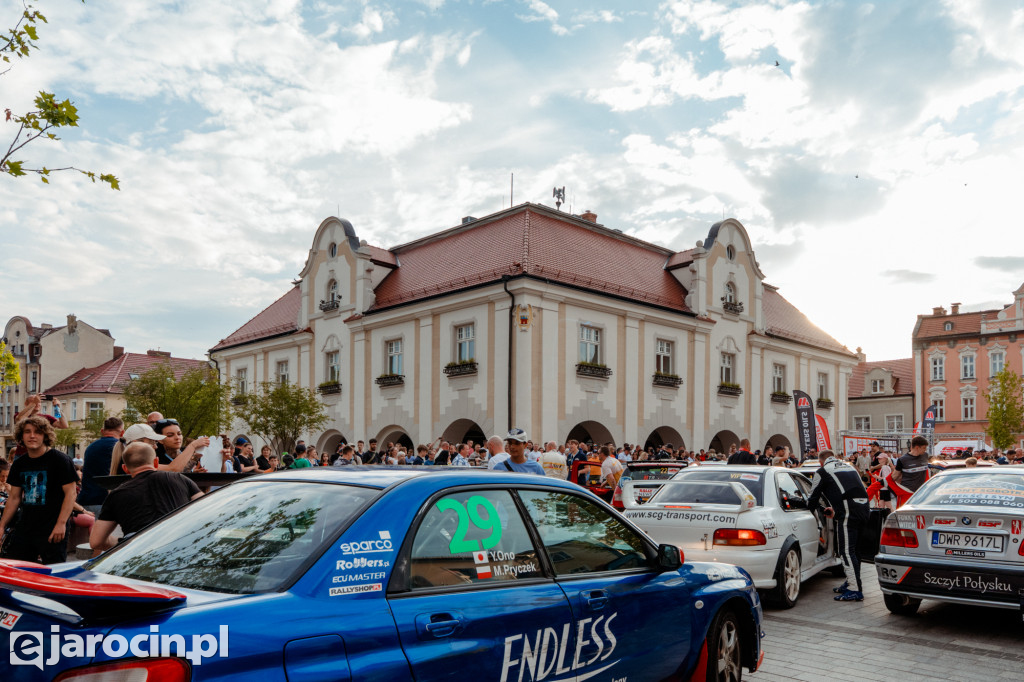  3. RALLY and RACE Rajdu Jarocińskiego. Sobota na rynku pełna emocji i klasyki motoryzacji