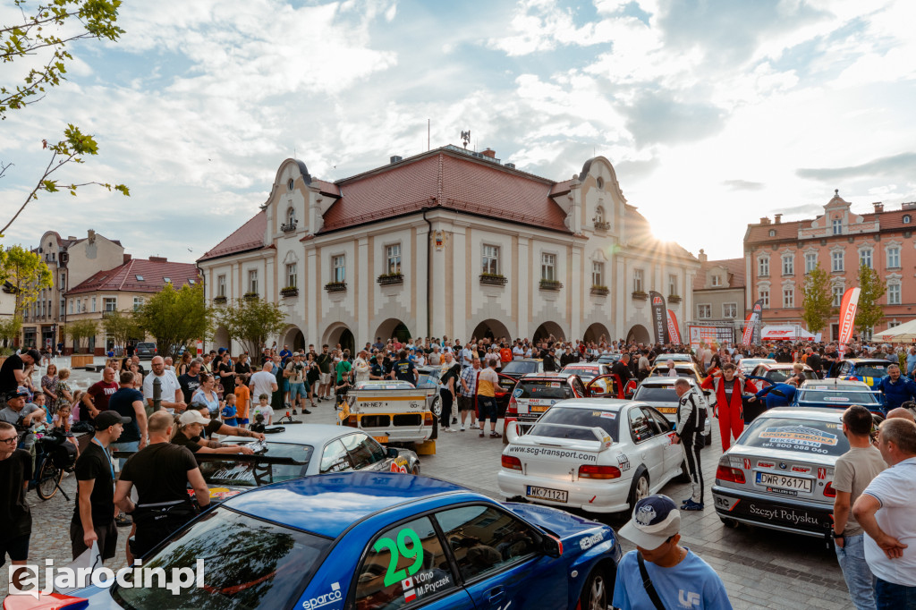 3. RALLY and RACE Rajdu Jarocińskiego. Sobota na rynku pełna emocji i klasyki motoryzacji