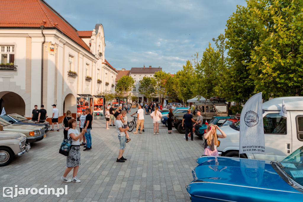  3. RALLY and RACE Rajdu Jarocińskiego. Sobota na rynku pełna emocji i klasyki motoryzacji