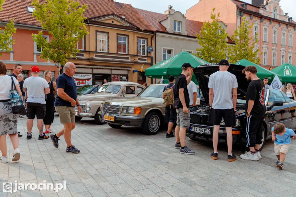  3. RALLY and RACE Rajdu Jarocińskiego. Sobota na rynku pełna emocji i klasyki motoryzacji