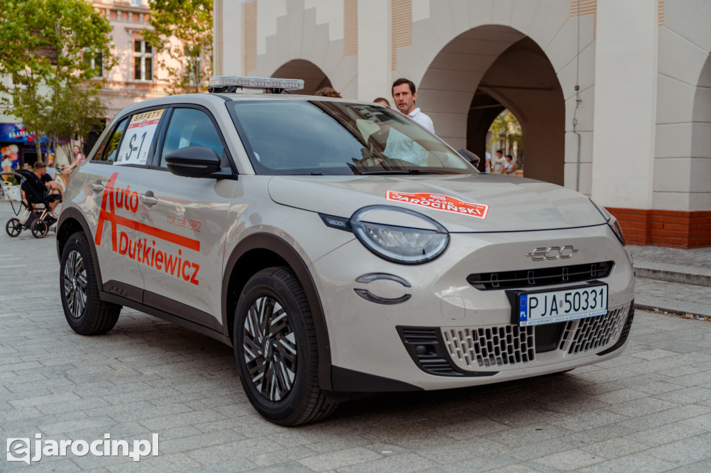  3. RALLY and RACE Rajdu Jarocińskiego. Sobota na rynku pełna emocji i klasyki motoryzacji