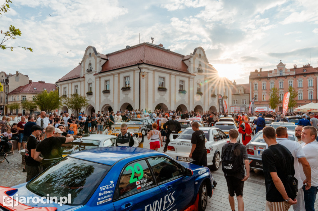  3. RALLY and RACE Rajdu Jarocińskiego. Sobota na rynku pełna emocji i klasyki motoryzacji