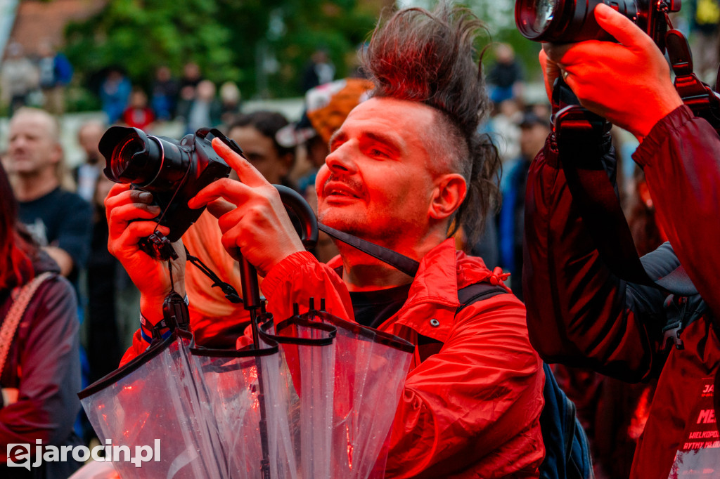 Muzyczna podróż rozpoczęta! Za nami otwarcie Jarocin Festiwal 2025 – z emocjami, nagrodami i jubileuszem Banacha