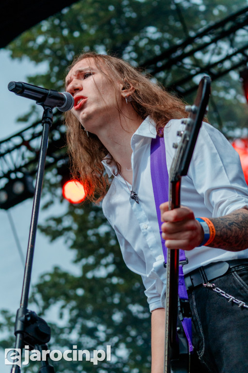 Muzyczna podróż rozpoczęta! Za nami otwarcie Jarocin Festiwal 2025 – z emocjami, nagrodami i jubileuszem Banacha
