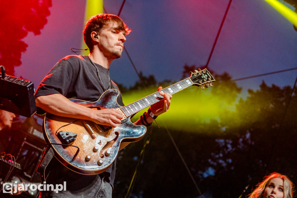 Muzyczna podróż rozpoczęta! Za nami otwarcie Jarocin Festiwal 2025 – z emocjami, nagrodami i jubileuszem Banacha
