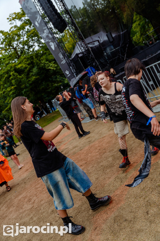 Muzyczna podróż rozpoczęta! Za nami otwarcie Jarocin Festiwal 2025 – z emocjami, nagrodami i jubileuszem Banacha