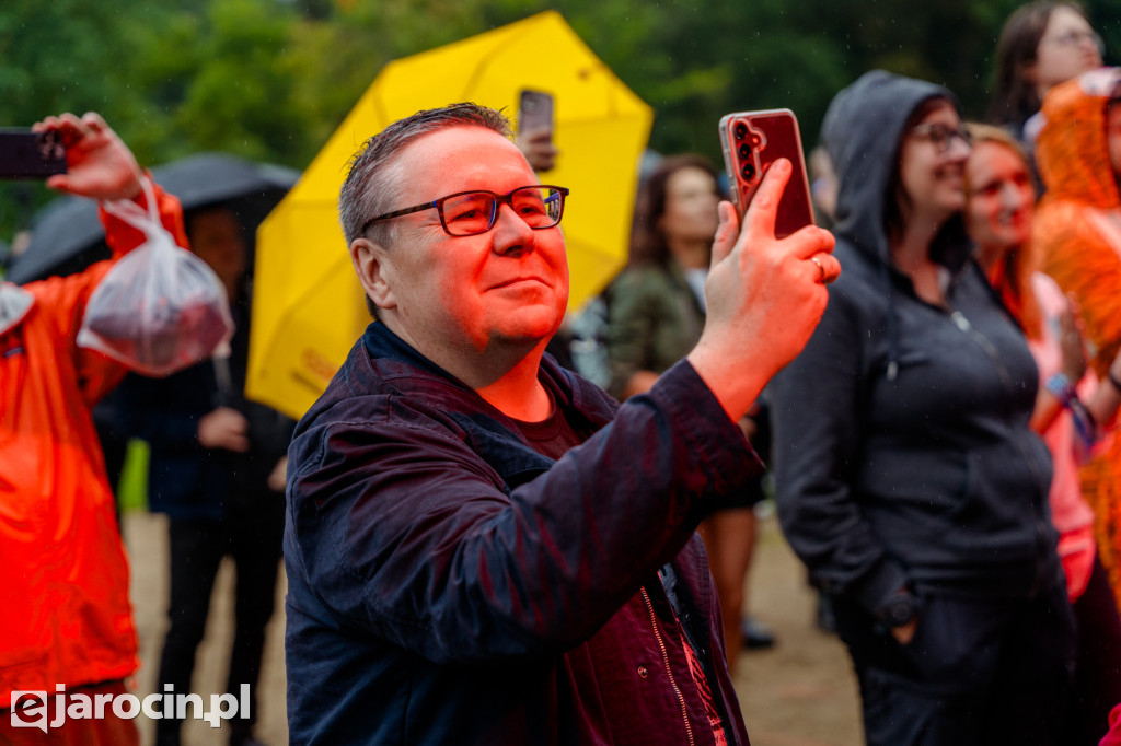Muzyczna podróż rozpoczęta! Za nami otwarcie Jarocin Festiwal 2025 – z emocjami, nagrodami i jubileuszem Banacha