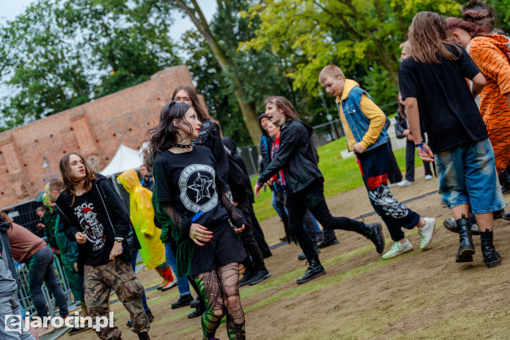 Muzyczna podróż rozpoczęta! Za nami otwarcie Jarocin Festiwal 2025 – z emocjami, nagrodami i jubileuszem Banacha