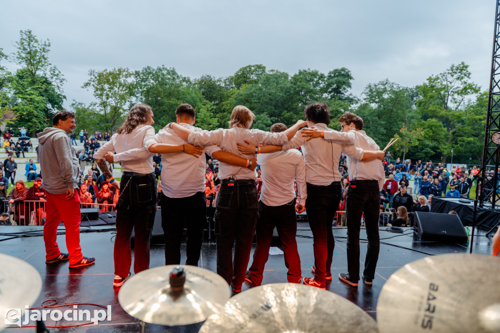 Muzyczna podróż rozpoczęta! Za nami otwarcie Jarocin Festiwal 2025 – z emocjami, nagrodami i jubileuszem Banacha
