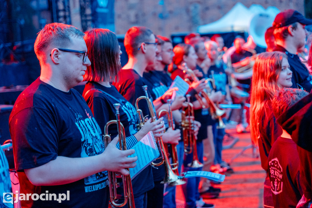 Muzyczna podróż rozpoczęta! Za nami otwarcie Jarocin Festiwal 2025 – z emocjami, nagrodami i jubileuszem Banacha