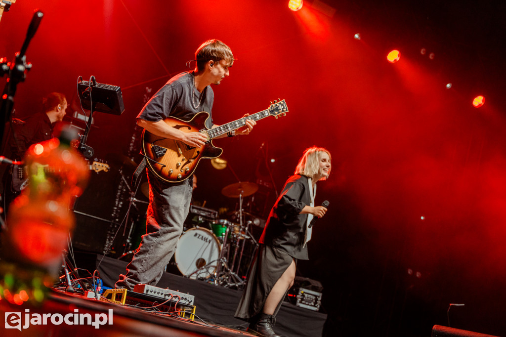 Muzyczna podróż rozpoczęta! Za nami otwarcie Jarocin Festiwal 2025 – z emocjami, nagrodami i jubileuszem Banacha