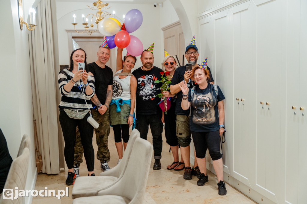 Miłość w rytmie rocka – ślub na Jarocin Festiwal 2025! (ZDJĘCIA)