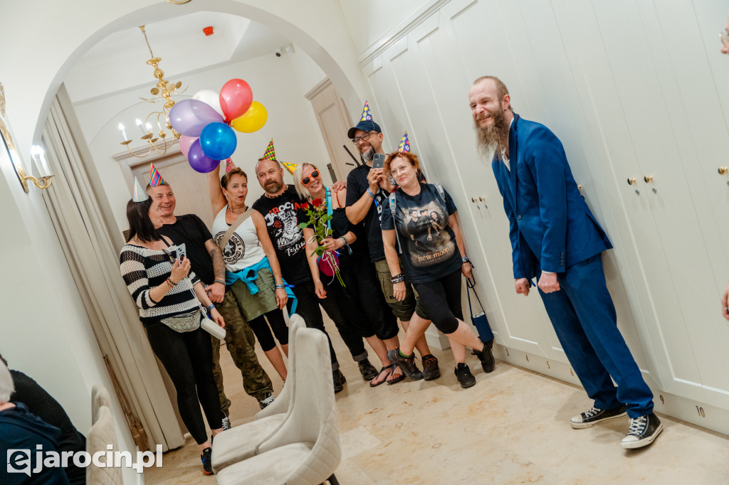 Miłość w rytmie rocka – ślub na Jarocin Festiwal 2025! (ZDJĘCIA)