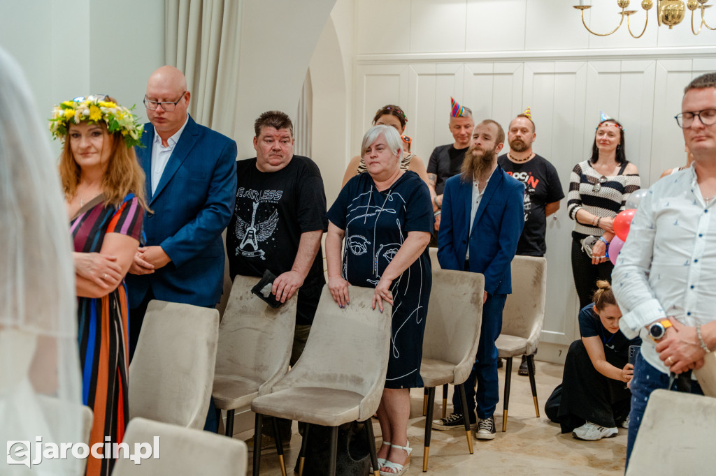 Miłość w rytmie rocka – ślub na Jarocin Festiwal 2025! (ZDJĘCIA)