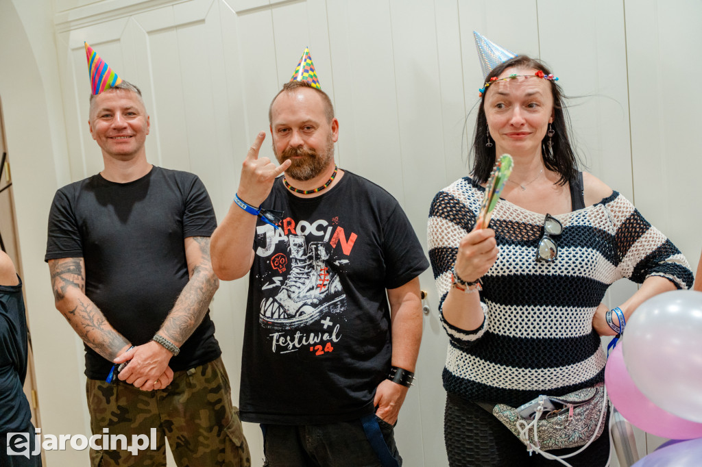 Miłość w rytmie rocka – ślub na Jarocin Festiwal 2025! (ZDJĘCIA)
