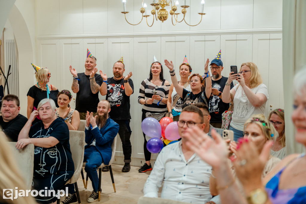 Miłość w rytmie rocka – ślub na Jarocin Festiwal 2025! (ZDJĘCIA)