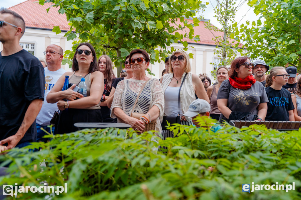 Koncert zespołu Rewers na jarocińskim rynku