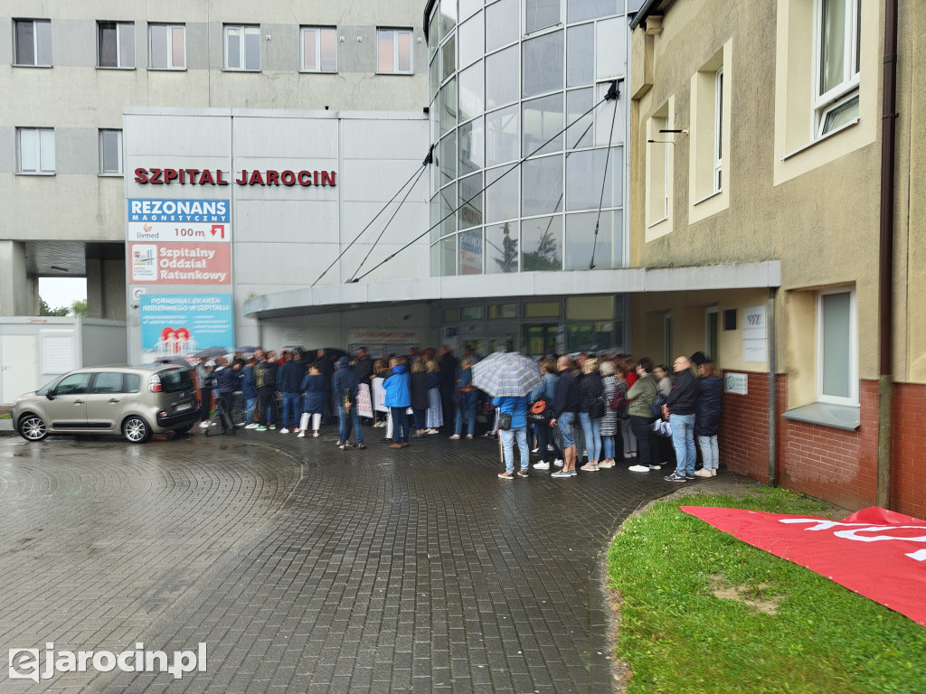 Protest przed Szpitalem Powiatowym w Jarocinie