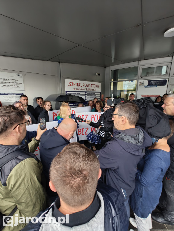 Protest przed Szpitalem Powiatowym w Jarocinie