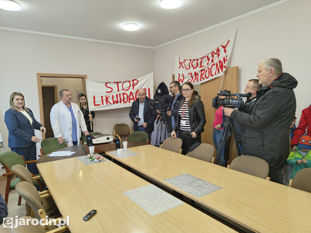 Protest przed Szpitalem Powiatowym w Jarocinie