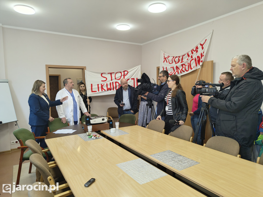 Protest przed Szpitalem Powiatowym w Jarocinie