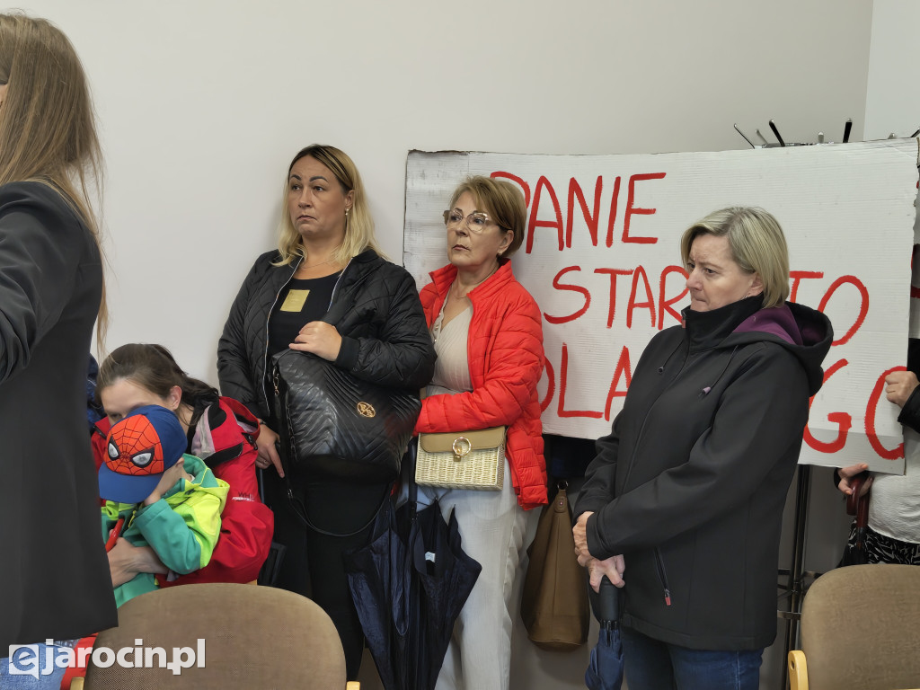 Protest przed Szpitalem Powiatowym w Jarocinie