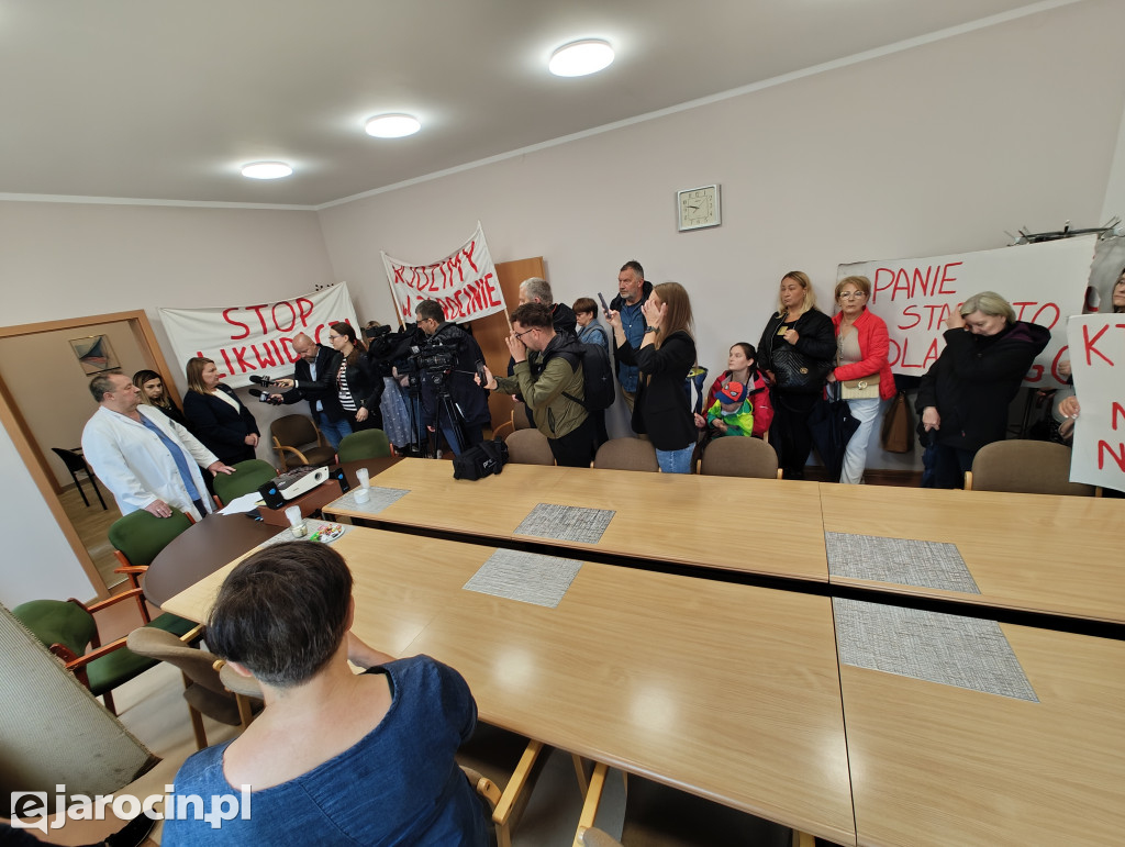 Protest przed Szpitalem Powiatowym w Jarocinie
