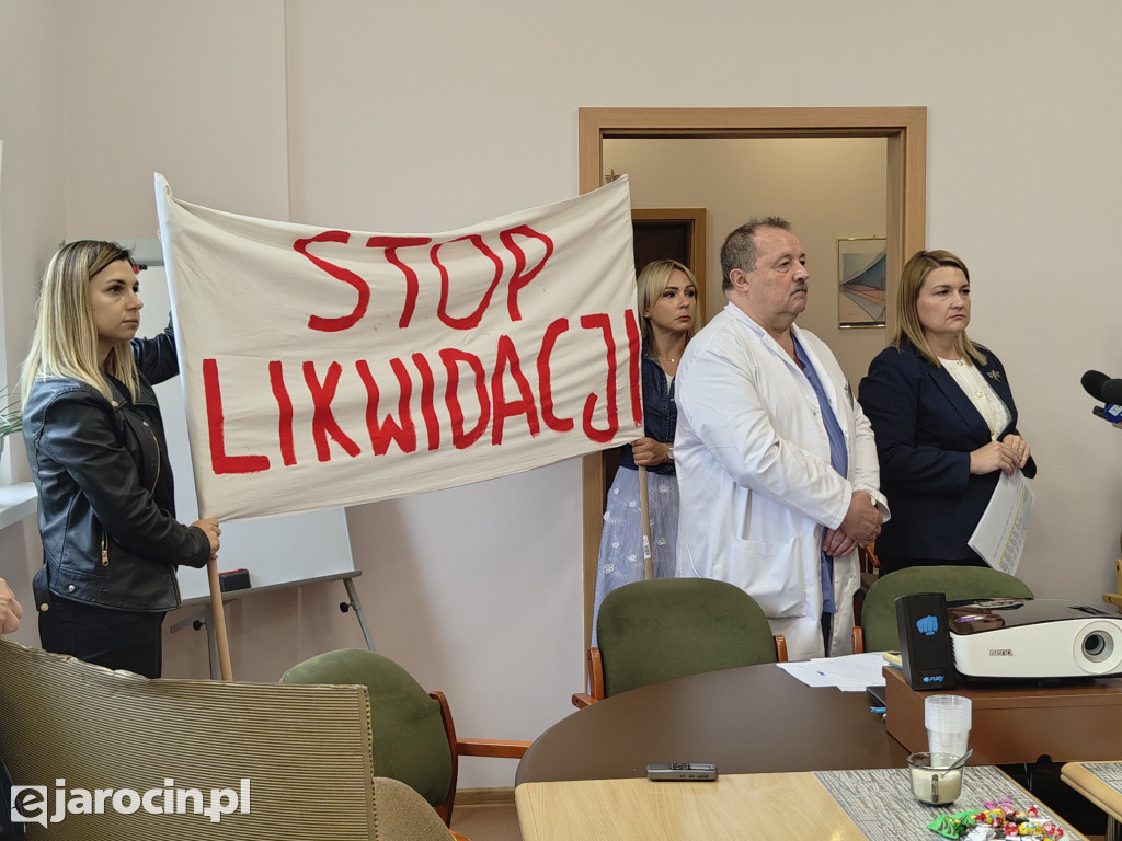Protest przed Szpitalem Powiatowym w Jarocinie