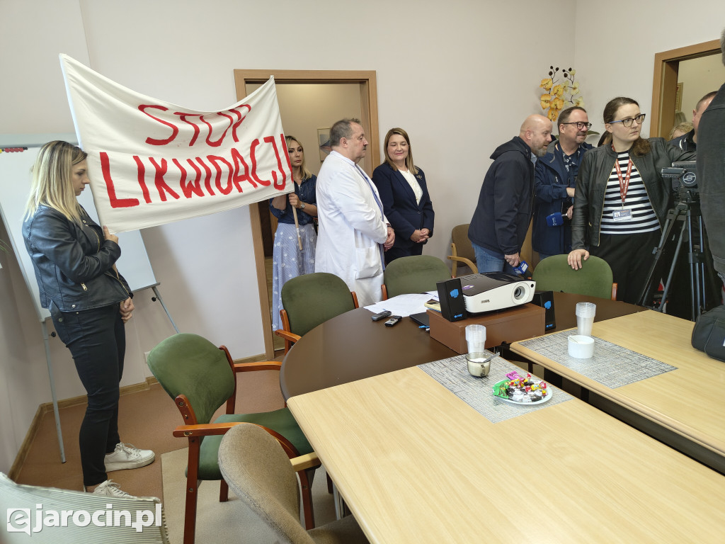 Protest przed Szpitalem Powiatowym w Jarocinie