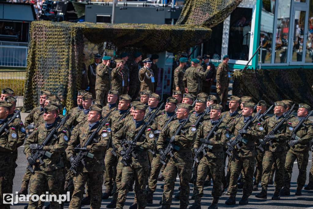 Żołnierze z Jarocina na uroczystościach z okazji Święta Wojska Polskiego w Warszawie